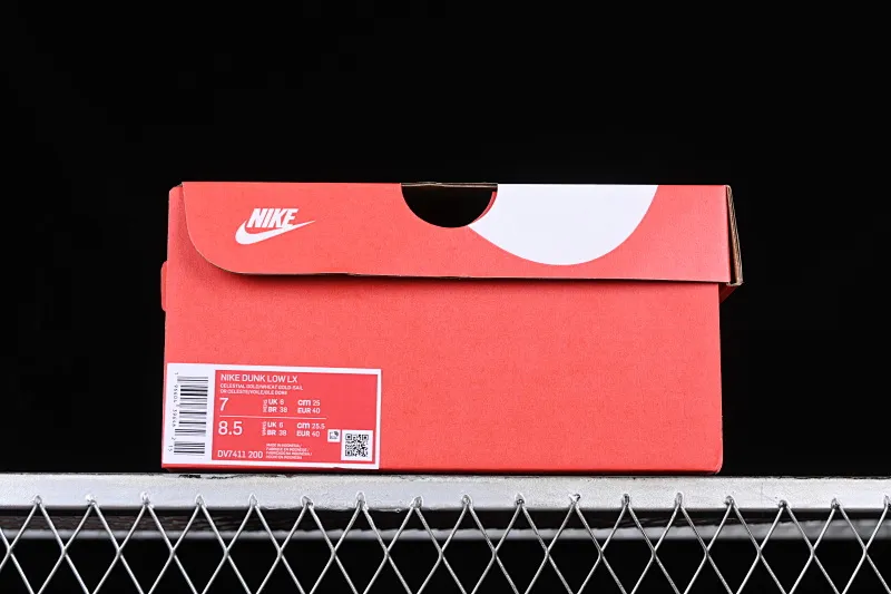 All categories Nk SB Dunk series Nk SB Dunk Low low-top sneakers Nk Dunk Low "Gold Suede" cheese pudding ice cream yellow and white SB low-top casual sports skateboard shoes DV7411-200